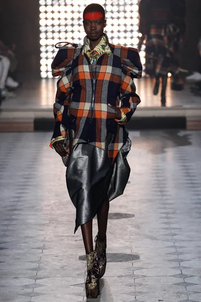 Look 30